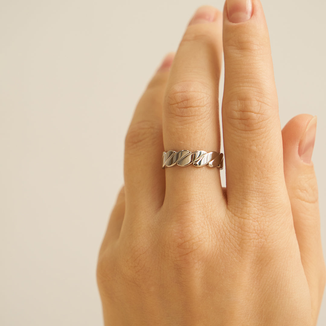 Hillary Ring