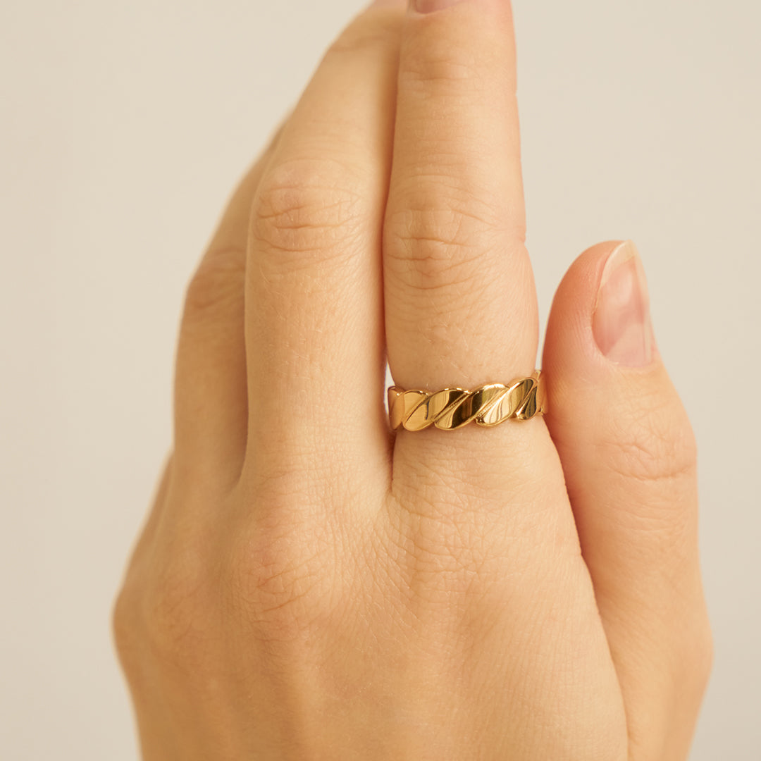 Hillary Ring