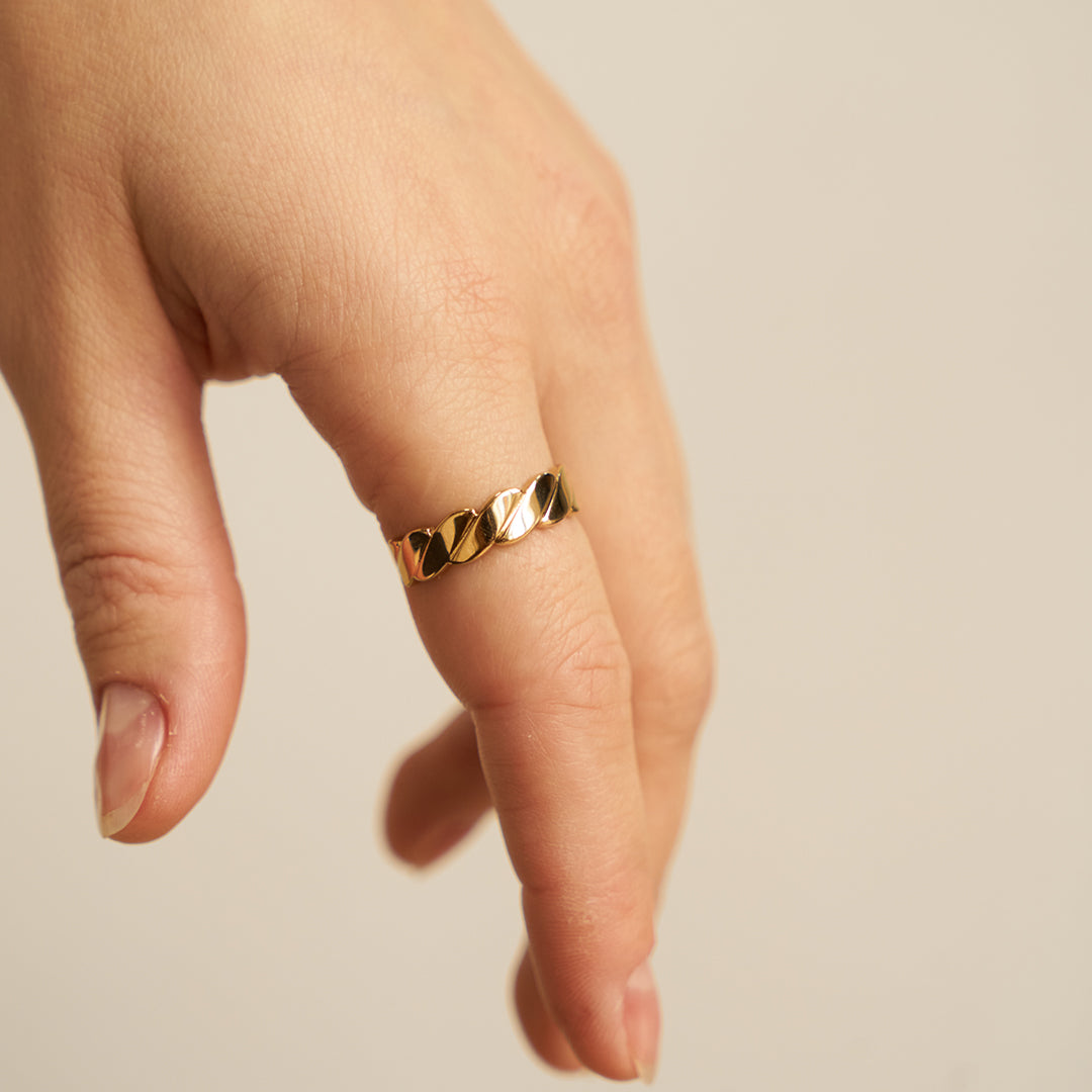 Hillary Ring