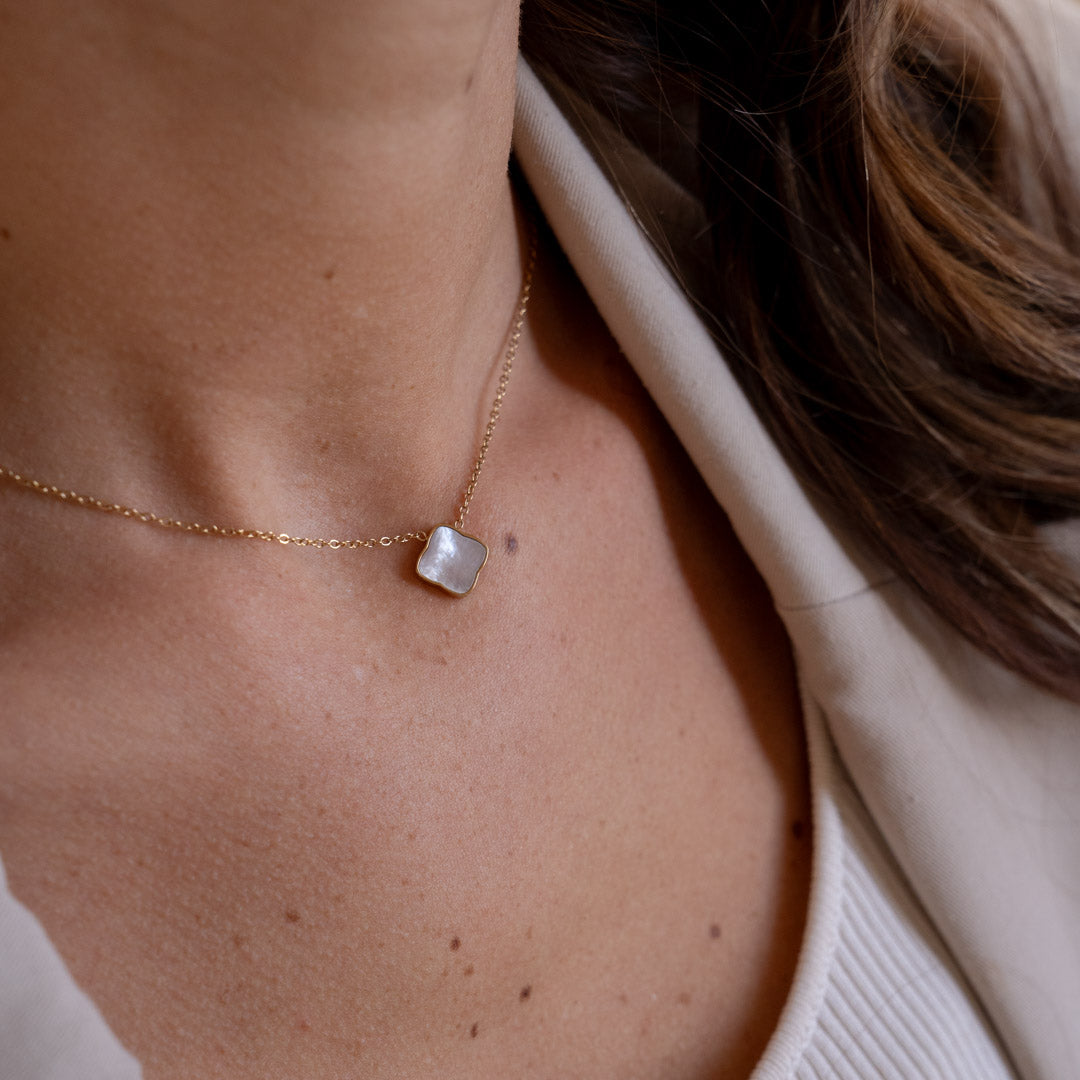 Flora Gold White Necklace - изображение 3